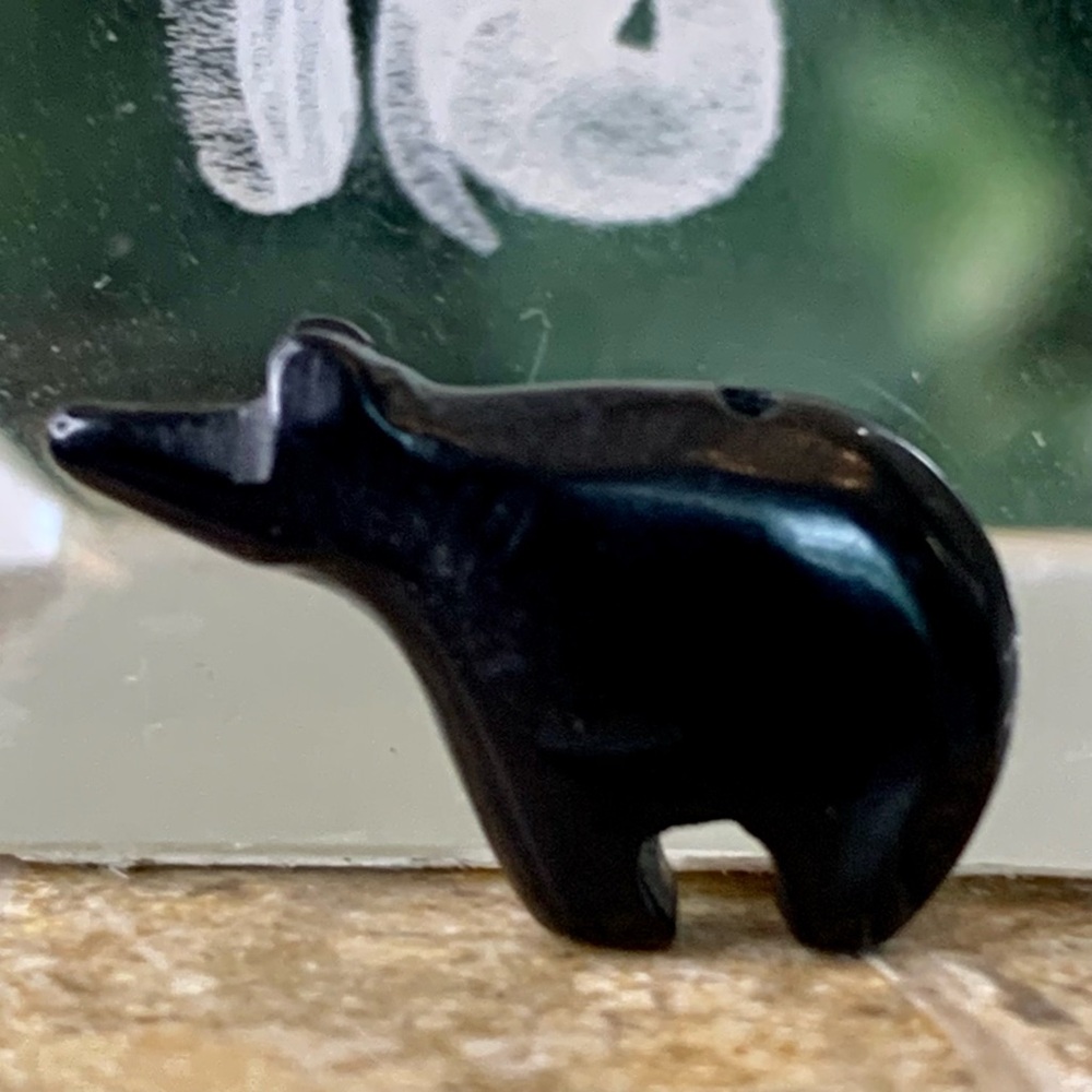 Native American Style Obsidian Zuni Bear Fetish Bead Carved Stone Mini Animal .7